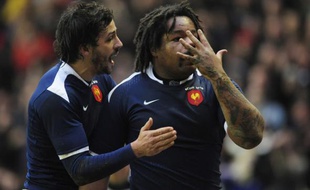 Les rugbymen français Clément Poitrenaud (à g.) et Mathieu Bastareaud, lors de la victoire du XV de France le 7 février 2010 face à l'Ecosse.