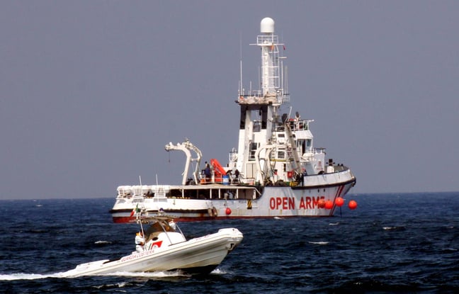 Méditerranée : 75 migrants se jettent à l'eau depuis le bateau d'une ONG pour rejoindre la Sicile à la nage