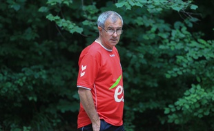 Jacky Duguépéroux a permis au Racing club de Strasbourg de retrouver la Ligue 2. Les remerciements se sont multipliés envers le coach. (Archives)