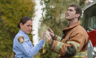 Natalie Martinez et Josh Carter dans la série «Under The Dome».