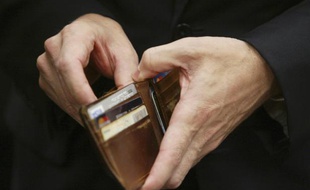 Les plans de rigueur vont alléger votre porte-monnaie en 2012