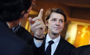 François Baroin, ministre de l'Economie, un de ceux qui furent surnommés les "bébés Chirac", a assuré vendredi que rien ne modifierait "le regard respectueux" qu'il porte sur son ancien mentor, condamné à deux ans de prison avec sursis.