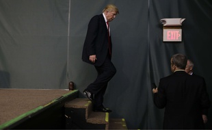 Le républicain Donald Trump après son discours dans l'Iowa où il a fini second, le 1er février 2016.