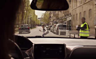 Image extraite du spot «Save Kids Lives» réalisé par Luc Besson.