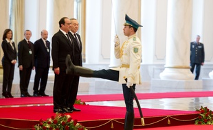 François Hollande et le président kazakh, Noursoultan Nazarbaev, à Astana, au Kazakhstan, le 5 décembre 2014.