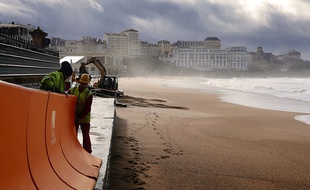Le système Wave Bumper est un dispositif de digue amovible pour lutter contre les submersions lors de tempêtes.