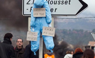 Les syndicats de LFoundry ont lancé vendredi, à l'issue d'un comité d'entreprise, un appel à l'Etat, déplorant l'absence de financement du délai supplémentaire de trois mois accordé à l'entreprise de semi-conducteurs, placée en liquidation judiciaire.