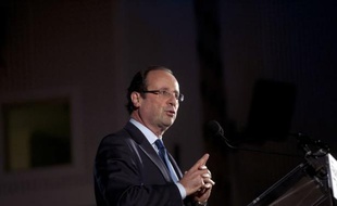 L'équipe numérique du candidat PS à l'Elysée François Hollande a lancé vendredi une campagne de mobilisation en ligne via un nouveau site internet toushollande.fr, avec en vue une opération de porte-à-porte de grande envergure, visant à toucher 5 millions de foyers.
