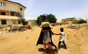 Une mère et son enfant à Khartoum le 8 septembre 2020.