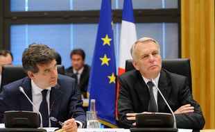 Arnaud Montebourg et Jean-Marc Ayrault à l'ouverture de la Conférence nationale pour l'industrie le 11 juillet 2012.