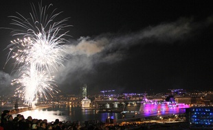 Feu d'artifice à Marseille au lancement de l'année capitale européenne, en 2013