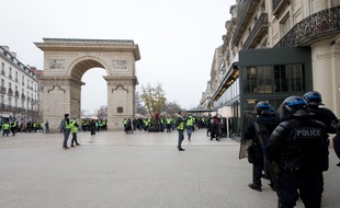 Manifestation de "gilets jaunes" à Dijon, le 15 décembre 2018.