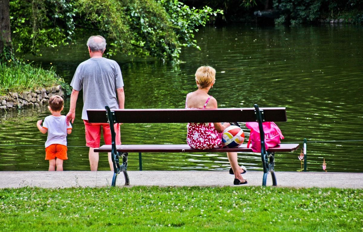 « Ma fille nous prend pour une garderie gratuite » : Ces grands-parents pour qui garder les petits-enfants est une corvée