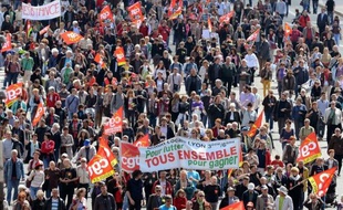 Syndicats et patronat ont exprimé mercredi leur désir de rencontrer rapidement le président élu François Hollande ou son équipe, avant même les législatives de juin, pour définir l'agenda social du quinquennat qui débute dans un contexte d'explosion du chômage et de crise de l'euro.