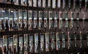 Les internautes français consultent désormais internet plus sur leurs mobiles que sur leurs PC, selon une étude de Médiamétrie