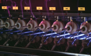 La machine qui permet au Laboratoire national de métrologie et d'essais de mesurer les substances inhalées par les fumeurs de cigarette.