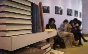 Au Salon du livre à Paris, le 22 mars 2014