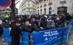 Le lancement de la PlayStation 4 de Sony, à Paris, le 29 novembre 2013.