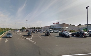 Le parking du supermarché Auchan, à Valenciennes.
