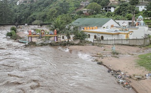 Les inondations et les glissements de terrain ont fait 51 morts dans la province de Kwazulu-Natal, en Afrique du Sud.