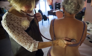 Le 09 septembre 2011. Illustration d'une consultation chez un medecin generaliste en Essonne . /// V. WARTNER / 20 MINUTES