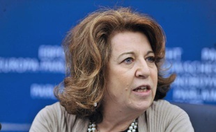 La députée européenne Corinne Lepage, le 15 janvier 2013, au Parlement européen, à Strasbourg.