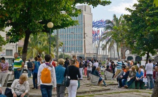 La réforme migratoire à Cuba, qui fête sa première année mardi, a permis de multiplier le nombre de voyages vers l'étranger, mais les prix des billets et les difficultés pour obtenir des visas freinent encore les touristes cubains.