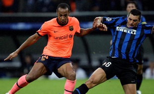 L'attaquant Thierry Henry (en orange), lors du match face à lInter Milan en Ligue des champions, le 16 septembre 2009.