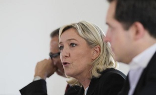 La présidente du FN Marine Le Pen lors d'une conférence de presse, le 7 mai 2014 à Caen