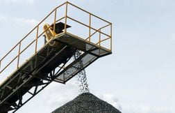 Le bus d’une mine russe tombe dans un ravin, treize ouvriers morts