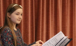 Alma Deutscher, 11 ans, photographiée le 17 novembre 2016, a écrit un opéra qui est donné à Vienne, en Autriche.