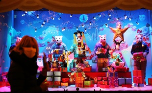 Les vitrines des Galeries Lafayette ce 22 novembre 2020.
