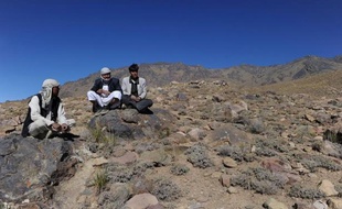 Près de 1,3 million de personnes sont encore menacées par quelque 600 kilomètres carrés de champs de mines en Afghanistan, un pays que la communauté internationale et le gouvernement afghan nettoient depuis vingt ans, ont annoncé jeudi les Nations unies.