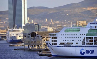 Les syndicats de la SNCM sont sortis quelque peu rassurés d'une réunion de travail mercredi au ministère des Transports sur l'avenir de la compagnie maritime, mais laisseront au personnel le choix de maintenir ou un mouvement de grève dès jeudi.