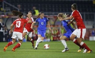 Camille Abily a qualifié la France grâce à son coup-franc contre la Suisse.