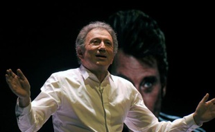 Michel Drucker sur scène, le 12 février 2016 à Amiens