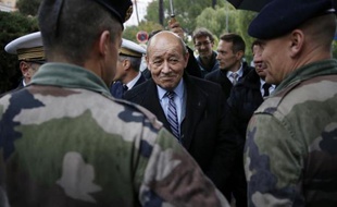 Le ministre de la Défense, Jean-Yves Le Drian, à Cannes, le 13 février 2015