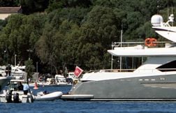 Le mystérieux assassinat de Fabrice Vial, tué par un sniper sur son yacht e…