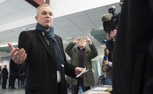 François de Rugy votant pour le premier tour de la primaire à gauche, le 22 janvier 2017, à Nantes.