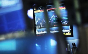 Wall Street a terminé la séance de vendredi sur une légère baisse, suite aux déclarations de la présidente de la Fed Janet Yellen évoquant un risque de "surchauffe" de l'économie si les taux d'intérêt étaient relevés trop tard