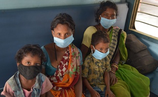 Dans un train en partance pour la province de Chhattisgarh, en Inde.