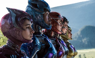 Becky G, Dacre Montgomery, Ludi Lin, Naomi Scott, RJ Cyler dans Power Rangers de Dean Israelite