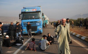 Réfugiés depuis six mois en Turquie après l'irruption brutale de l'armée dans leurs villages, des milliers de Syriens vivent dans la terreur du régime de Damas et de ses agents, dénonçant des complicités avec les "réseaux d'Assad" jusque dans l'administration turque.