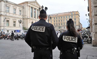 L'expérimentation des Patrouilleurs de la Police francaise à Nice, afin de créer un sentiment de securité et de proximité pour les riverains, le 2 mai 2011.