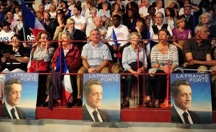 Des sympathisants et militants UMP lors du meeting de Nicolas Sarkozy à Rueil-Malmaison, le 24 mars 2012.