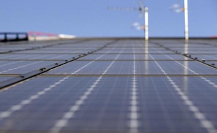 La CFDT du groupe Bosch a demandé que la reprise des activités photovoltaïques de Bosch à Vénissieux (Rhône) par le breton Sillia Energie, qui doit intervenir en avril, s'accompagne d'un engagement de l'industriel allemand à soutenir pendant cinq ans l'activité de la nouvelle entité.