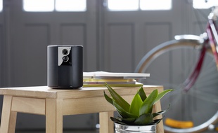 Le Somfy One, caméra connectée d'intérieur avec sirène comprise.