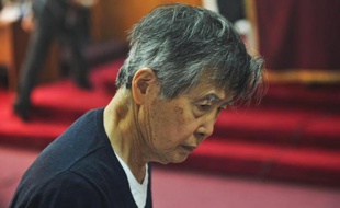 L'ex-président péruvien Alberto Fujimori, condamné à 25 ans de prison pour violations des droits de l'Homme, a été transféré sous haute protection vendredi dans un clinique à la suite de problèmes de santé, a indiqué l'Institut national pénitentiaire (Inpe).