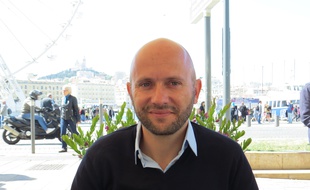Bruno Palazzolo vous donne ses conseils pour porter un toast.