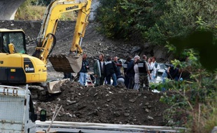 L'enquête sur la mort d'Alexandre Junca en juin 2011 à Pau semblait se concentrer mardi sur un des quatre mis en examen, Claude Ducos, 74 ans, électricien en retraite, avec l'annonce par le parquet de perquisitions chez lui et de deux gardes à vue destinées à trouver son véhicule de l'époque.